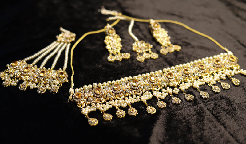 Choker With Earrings And Tikka Wedding Wear Jadau Kundan Necklace Set at Rs  800/piece in Mumbai